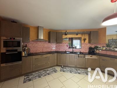 Maison - 213 m² - 7 pièces