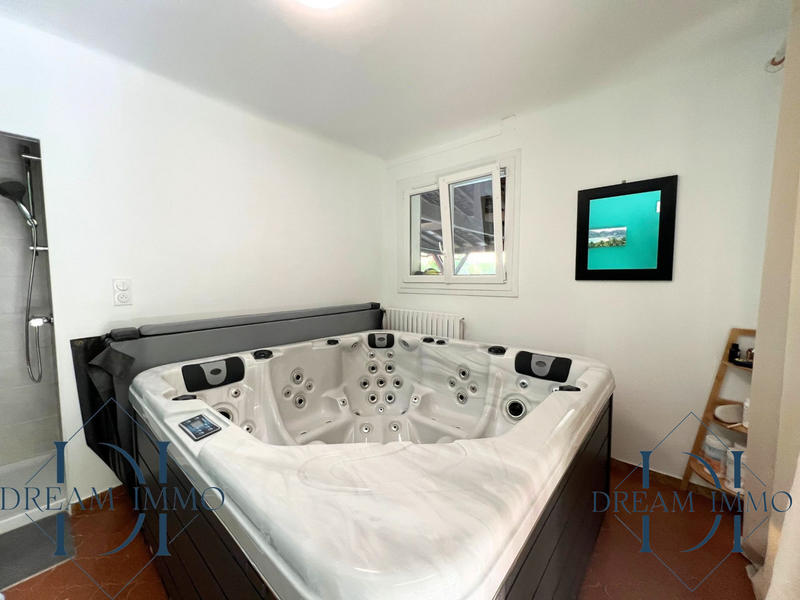 Maison - 207 m² - 7 pièces