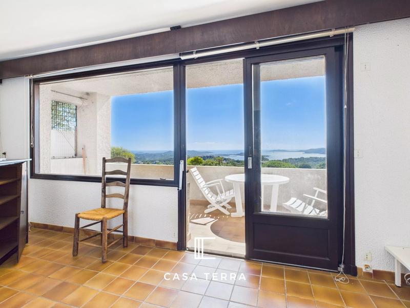 Maison - 240 m² - 12 pièces