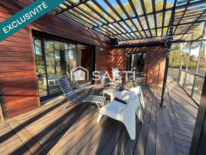 Maison - 256 m² - 8 pièces