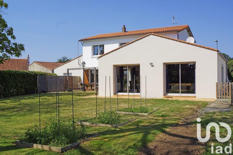 Maison - 251 m² - 9 pièces