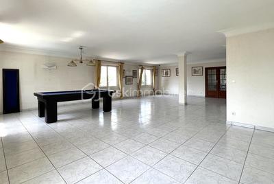 Maison - 282 m² - 9 pièces