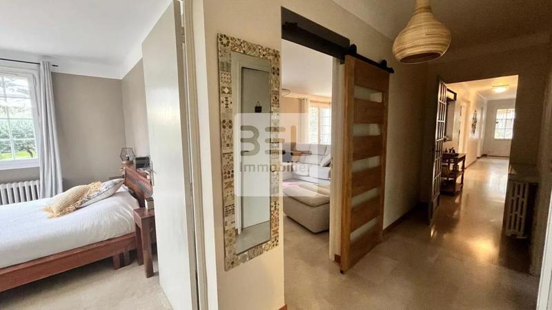 Propriété - 325 m² - 11 pièces