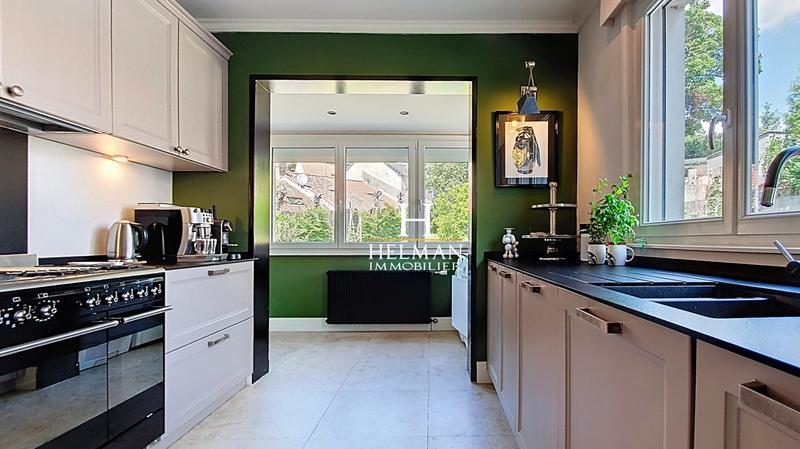 Maison - 221 m² - 10 pièces