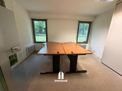 Local d'activités - 220 m² - 9 pièces