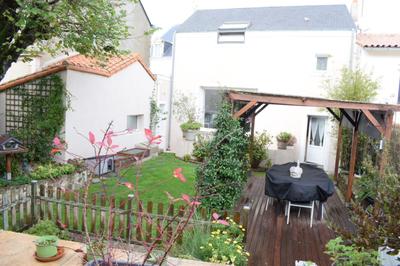 Maison - 242 m² - 9 pièces