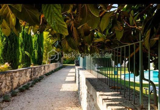 Moulin - 1 500 m² - 28 pièces