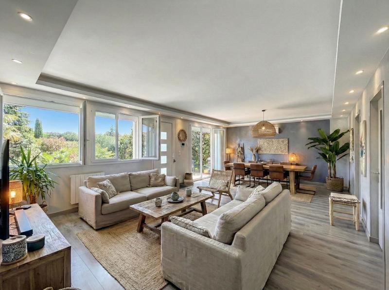 Maison - 180 m² - 9 pièces