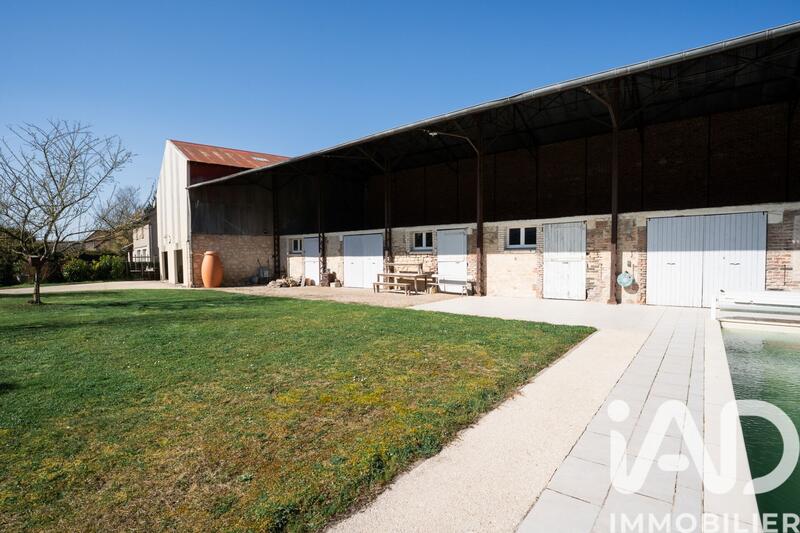 Maison - 250 m² - 6 pièces