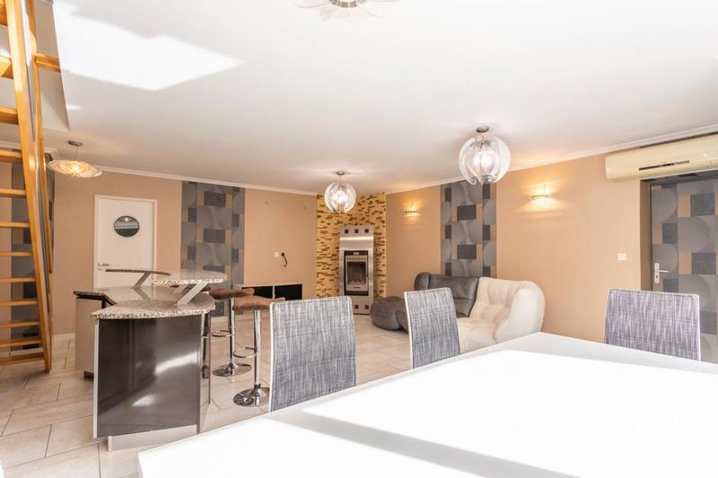 Maison - 163 m² - 6 pièces