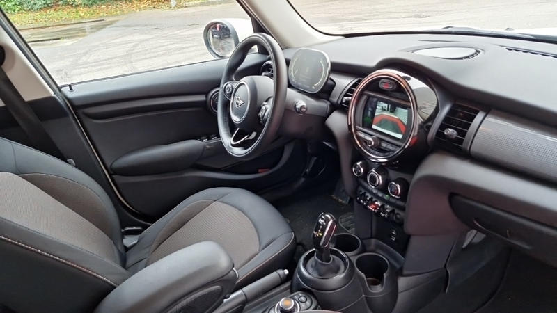 Mini 5 portes Hatch F55 Lci Cooper 136 Ch Bva7 Finition Business Design