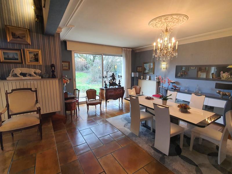 Maison - 228 m² - 5 pièces