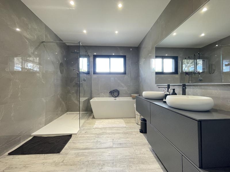 Villa - 260 m² - 8 pièces