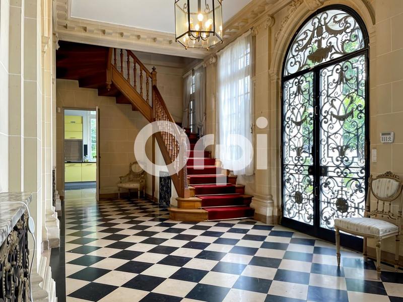 Château - 500 m² - 9 pièces