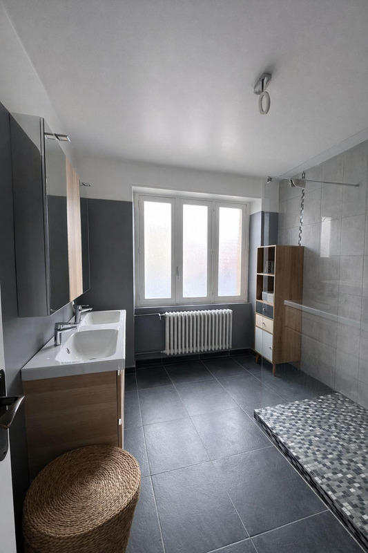 Maison - 190 m² - 8 pièces