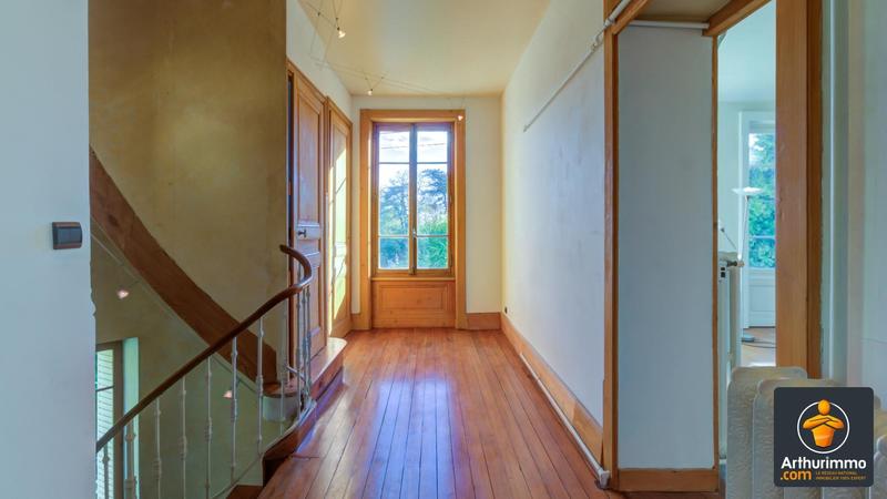 Maison - 180 m² - 9 pièces