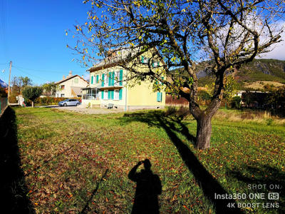 Maison - 210 m² - 12 pièces