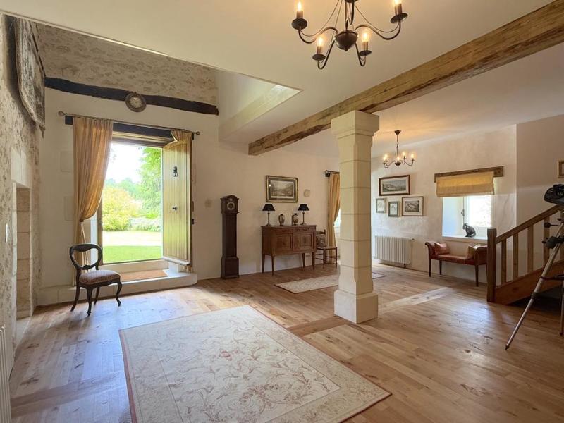 Maison - 360 m² - 8 pièces