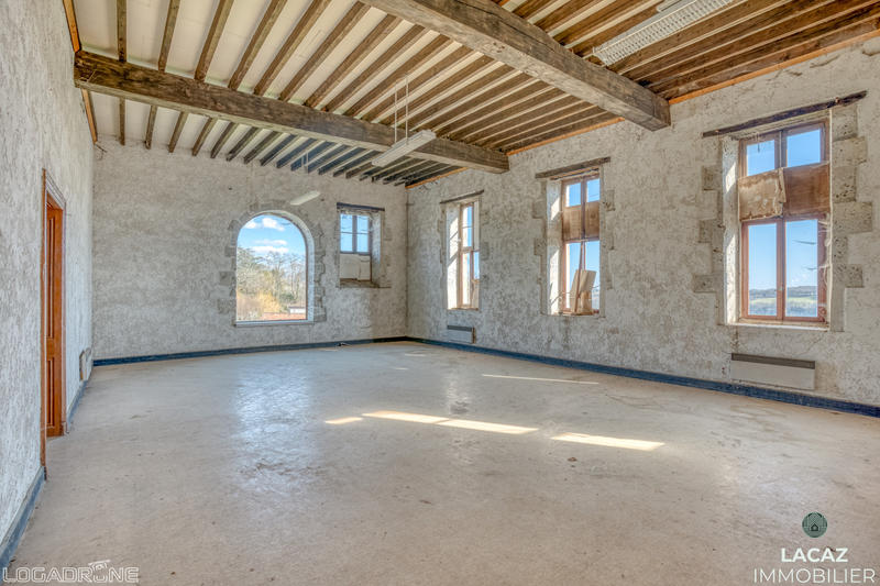Maison - 450 m² - 6 pièces