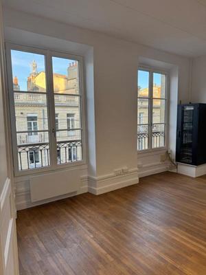 Bureau - 110 m² - 6 pièces