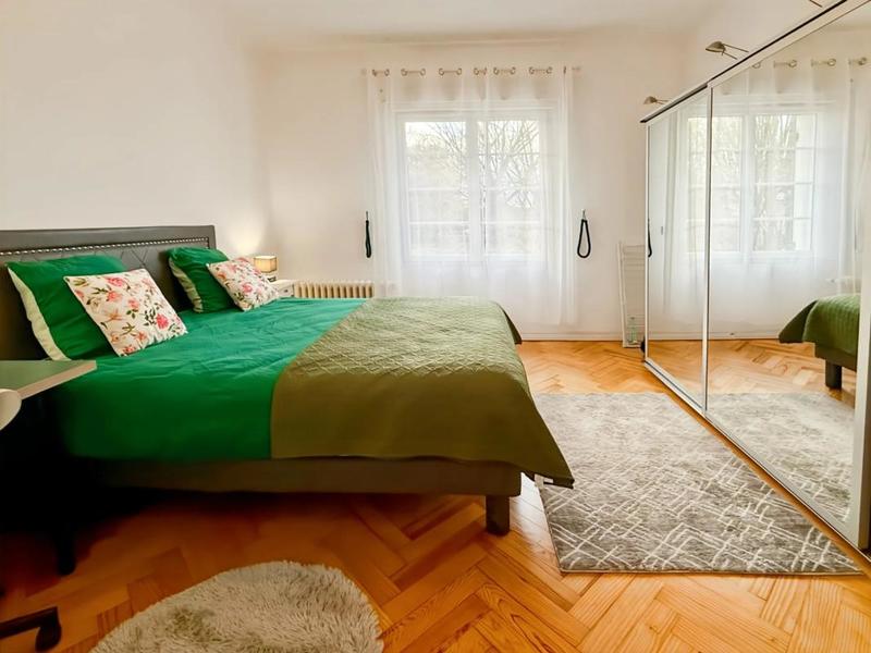 Maison - 235 m² - 10 pièces