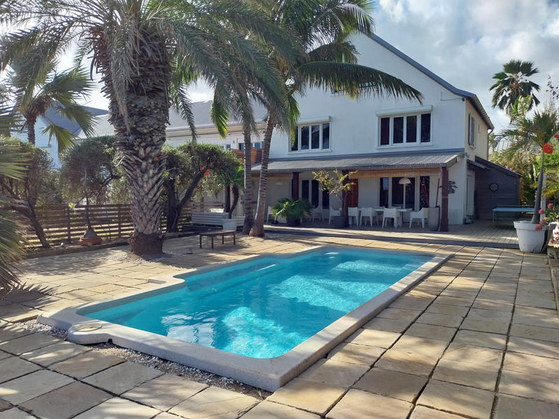 Villa - 240 m² - 9 pièces