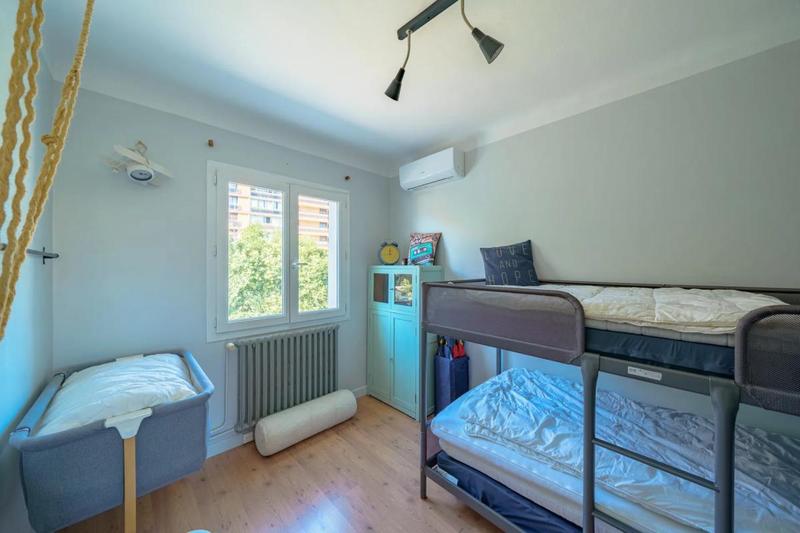 Maison - 350 m² - 6 pièces