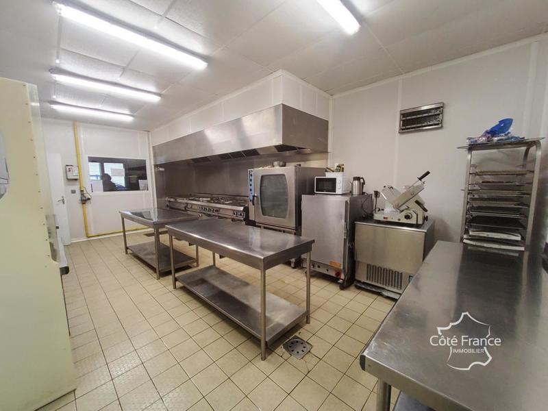 Local d'activité / Entrepôt - 208 m²