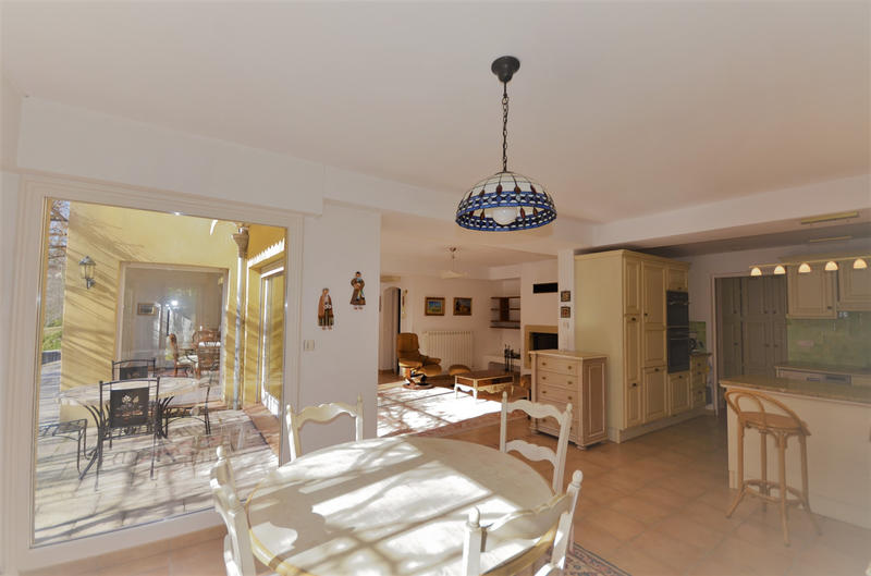 Propriété - 187 m² - 6 pièces