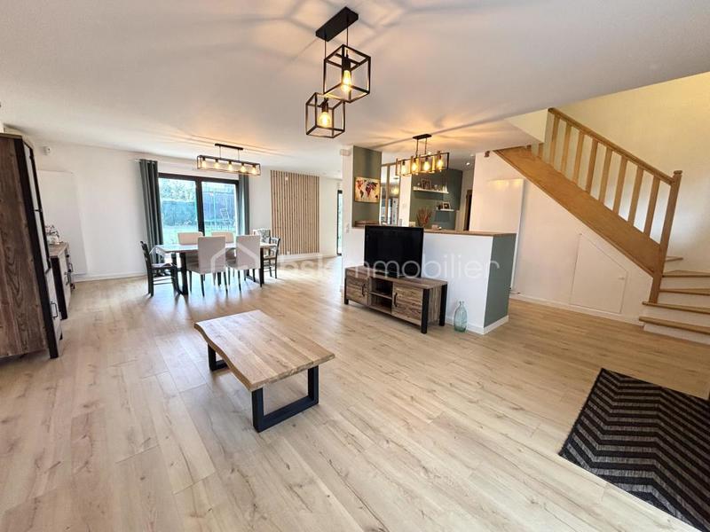 Maison - 159 m² - 8 pièces