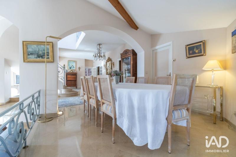 Maison - 284 m² - 6 pièces