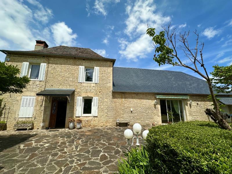 Maison - 177 m² - 6 pièces