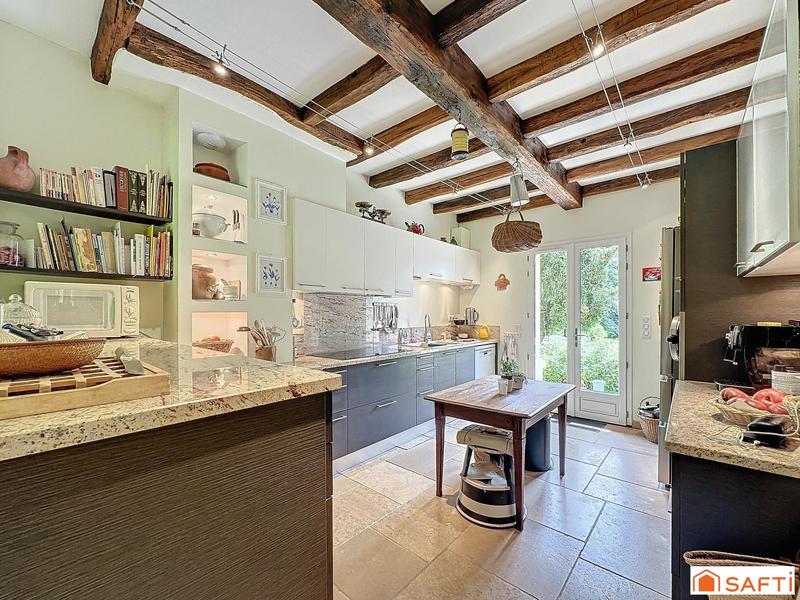 Maison - 210 m² - 7 pièces