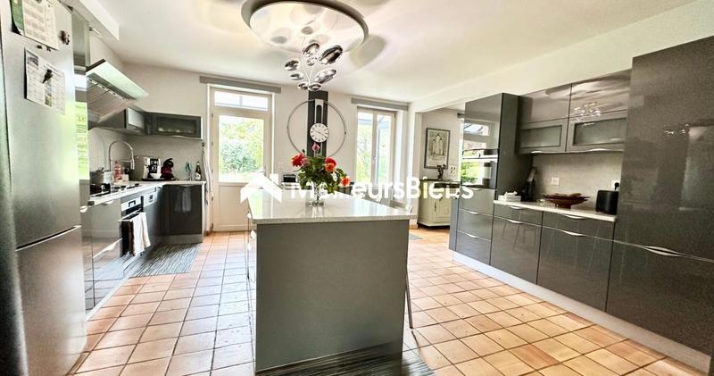 Local d'activité / Entrepôt - 240 m² - 7 pièces