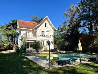 Villa - 280 m² - 9 pièces