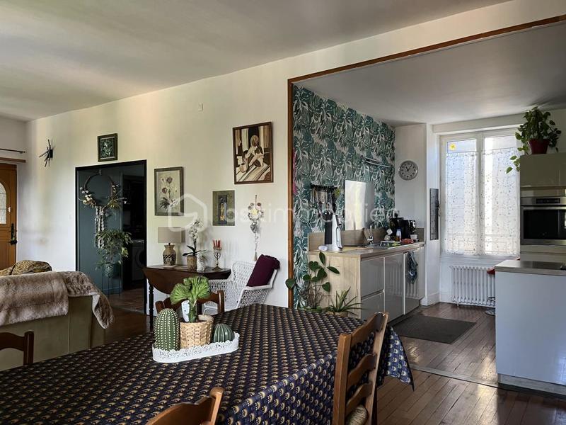 Demeure - 252 m² - 11 pièces