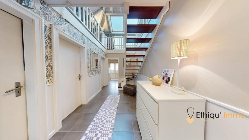 Maison - 200 m² - 6 pièces