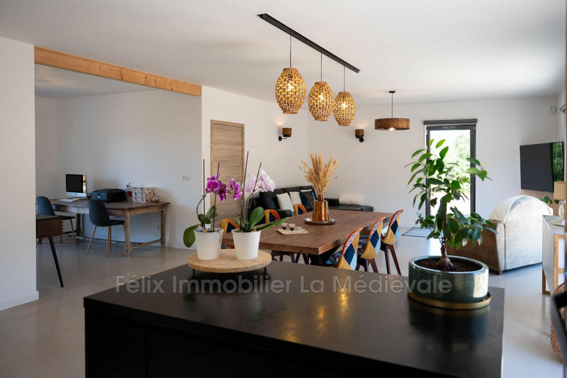 Maison - 196 m² - 7 pièces