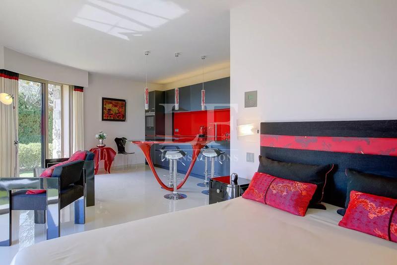 Propriété - 956 m² - 18 pièces