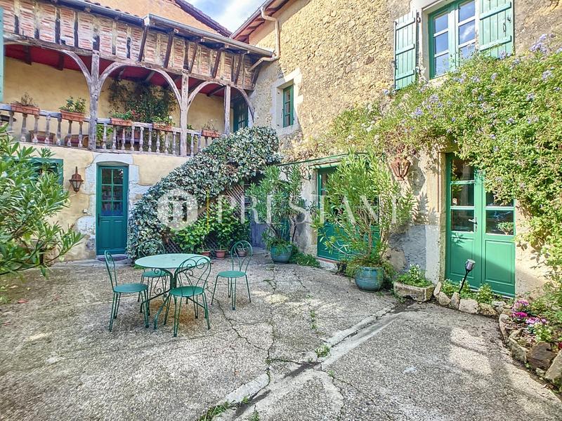 Maison - 424 m² - 14 pièces