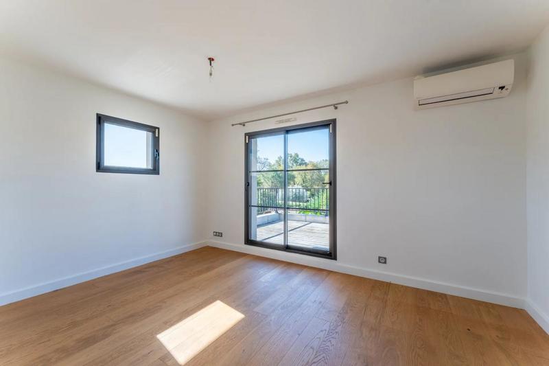 Maison - 180 m² - 7 pièces