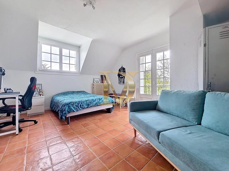 Maison - 250 m² - 10 pièces