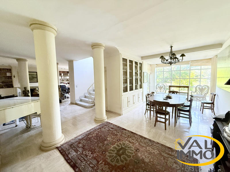 Maison - 270 m² - 7 pièces