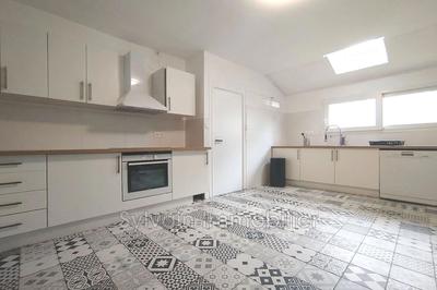 Maison - 220 m² - 9 pièces