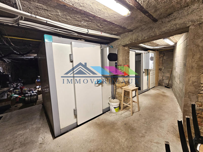 Fonds de commerce - Magasins - 200 m²