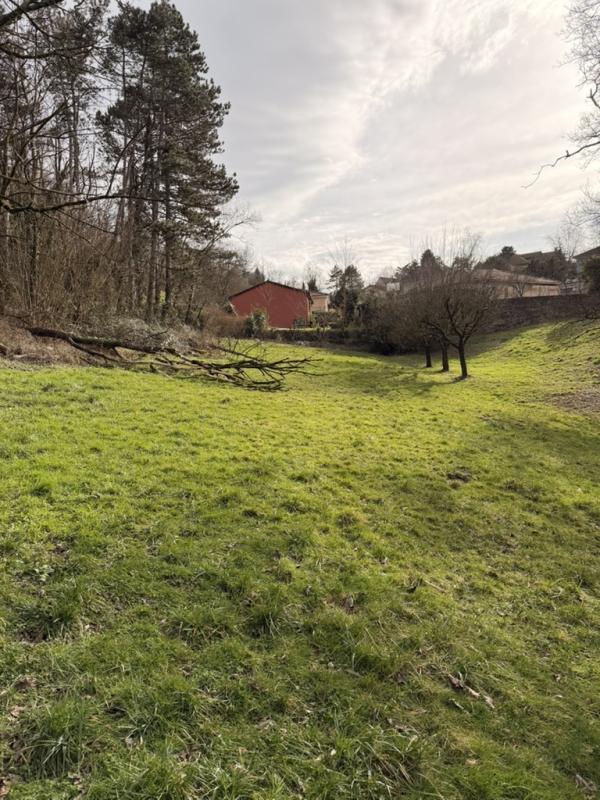 Terrain constructible - 2 523 m²