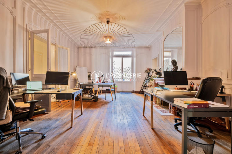Bureau - 92 m² - 4 pièces