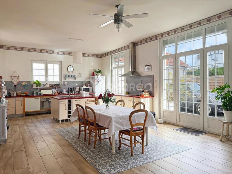 Loft - 471 m² - 8 pièces