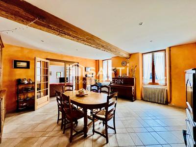 Maison - 202 m² - 7 pièces