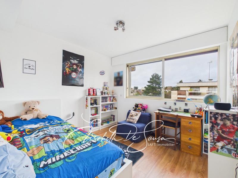 Appartement - 100 m² - 5 pièces